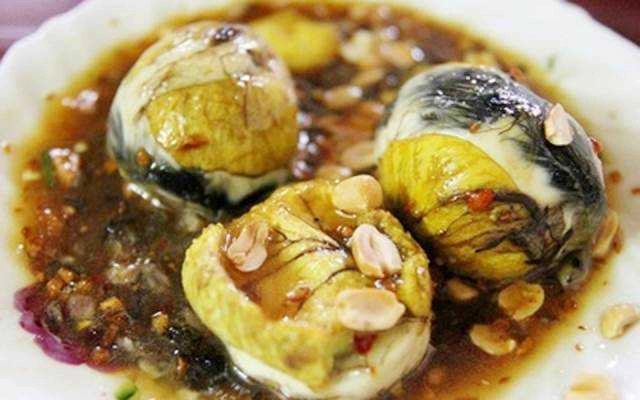 Ăn vặt Hột Vịt Lộn Xào Me - Vạn Kiếp
