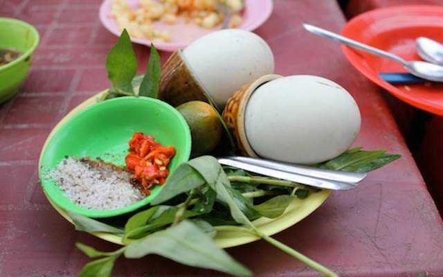 Ăn vặt Hột Vịt Lộn
