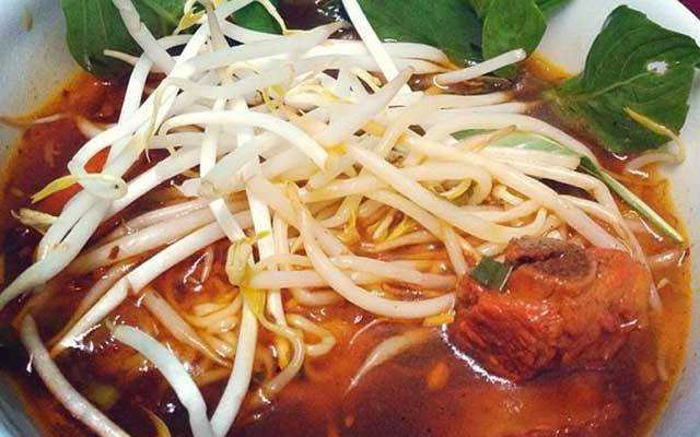 Ăn vặt Hủ Tiếu Sườn Vỉa Hè Nguyễn Công Trứ