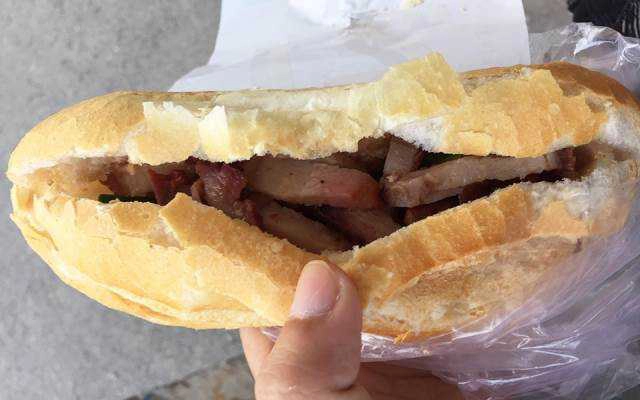 Ăn vặt Hùng Ký - Bánh Mì Heo Quay
