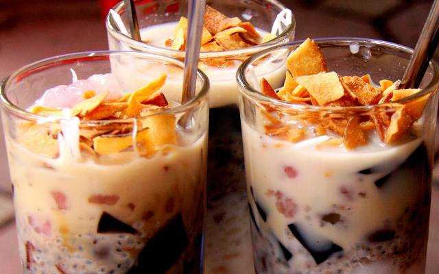 Ăn vặt Huyền Chè - Tập Thể ĐH Thương Mại