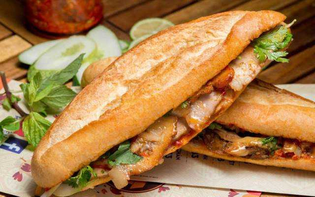 Ăn vặt Huyền Ký - Bánh Mì Heo Quay