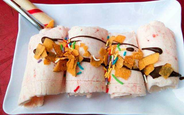 Ăn vặt Kem Cuộn Thái Lan - Big C Hạ Long