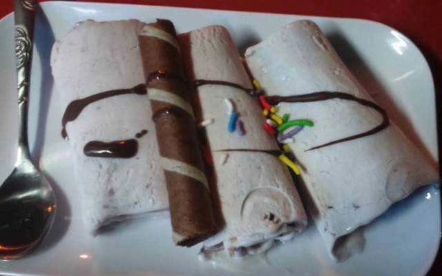 Ăn vặt Kem Cuộn Yummy