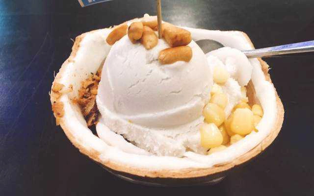 Ăn vặt Kem Dừa Phaya Thai