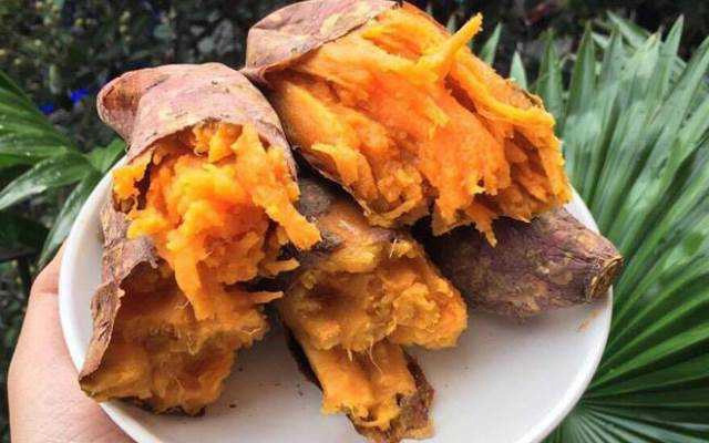 Ăn vặt Khoai Lang Nướng - Chợ Hàng Bè