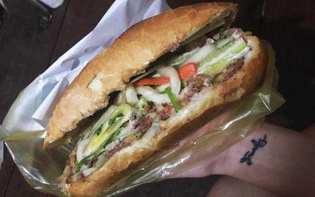 Ăn vặt Long Hà - Bánh Mì Các Loại