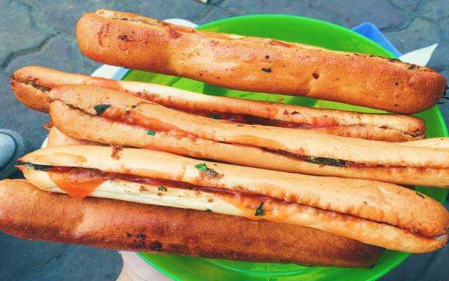 Ăn vặt Long Hải Phòng - Bánh Mì Que