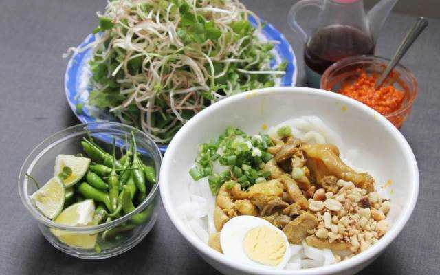 Ăn vặt Mì Quảng Hát