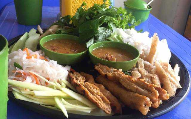 Ăn vặt Nem Lụi Huế - Học Viện Nông Nghiệp