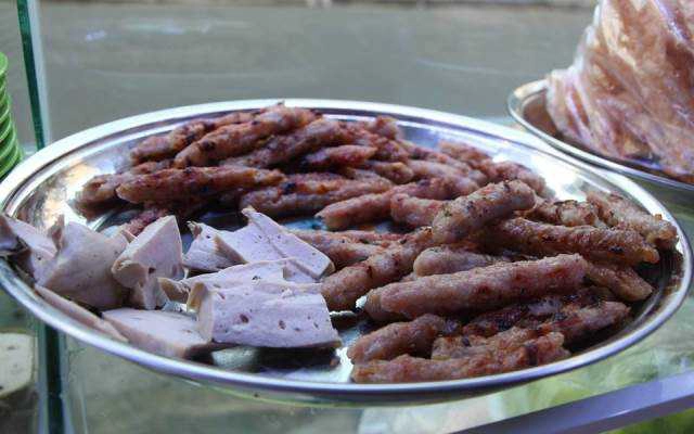 Ăn vặt Nem Nướng Vỉa Hè