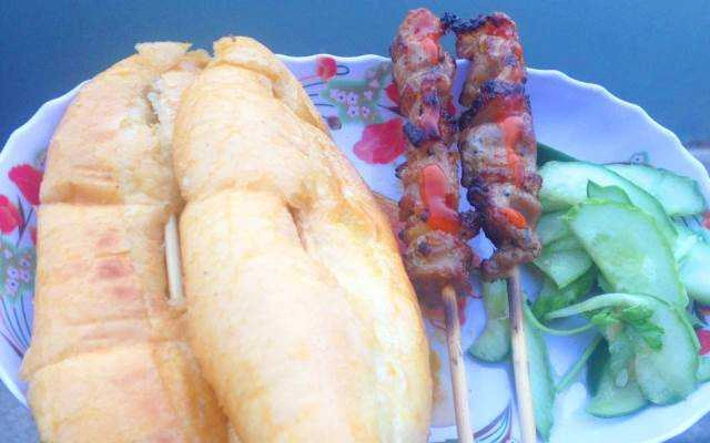 Ăn vặt Ngất - Thịt Xiên Nướng & Bánh Mì Bơ
