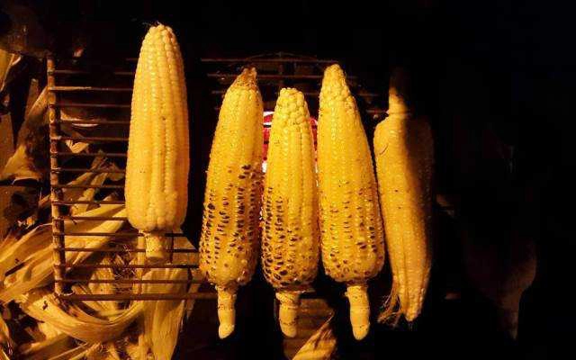 Ăn vặt Ngô Nướng & Sữa Ngô - Lê Phụng Hiểu