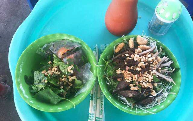 Ăn vặt Nộm Bò Xá Xíu & Bánh Bột Lọc - Yên Phụ Nhỏ