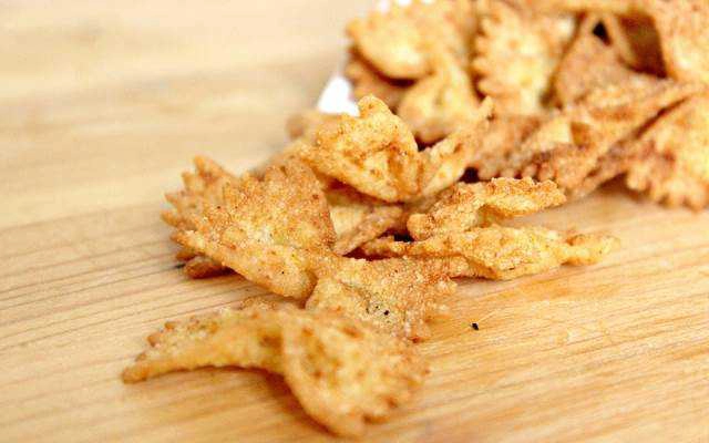 Ăn vặt Nui Chiên Nước Mắm
