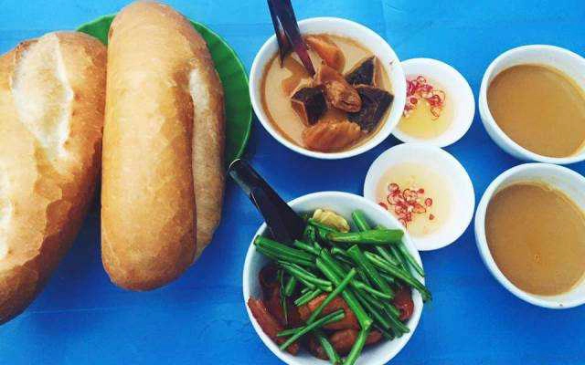 Ăn vặt Phá Lấu Bò - Phạm Văn Chí