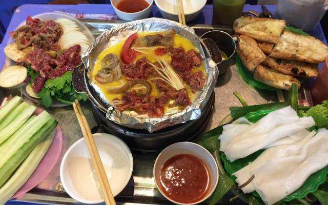 Ăn vặt Phố Lòng Nướng Gầm Cầu