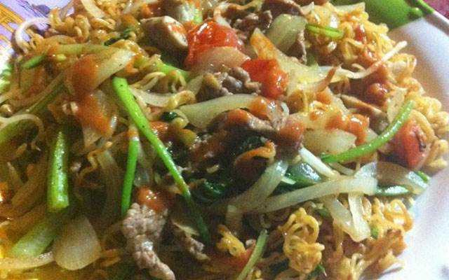 Ăn vặt Phở Rán Cây Si