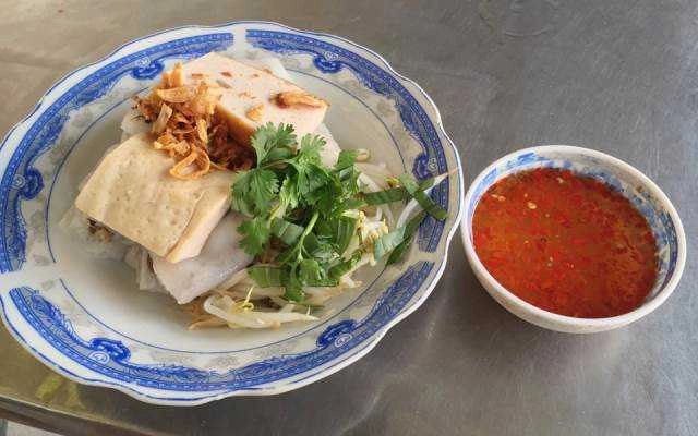 Ăn vặt Phụng - Bánh Ướt, Chả Lụa & Bánh Cống