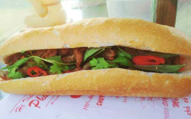 Ăn vặt Phượng Hùng - Bánh Mì Chả Cá