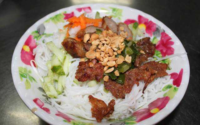 Ăn vặt Quán Ngân - Nem Phần & Bún Thịt Nướng