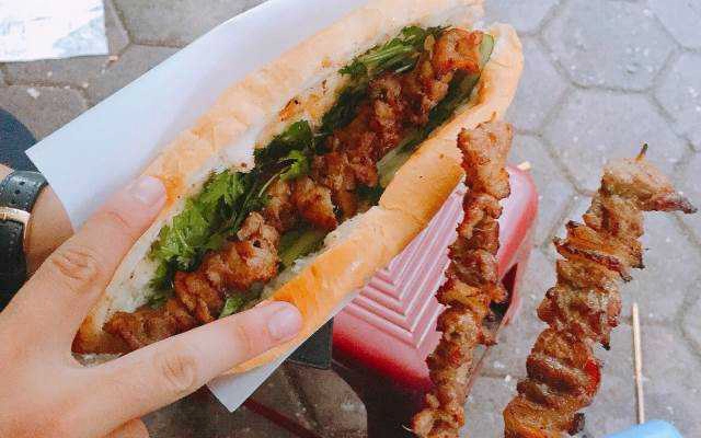 Ăn vặt Quán Nhung - Bánh Mì Thịt Xiên