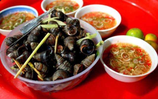 Ăn vặt Quán Ốc - Hẻm Chợ Hoàng Hoa Thám