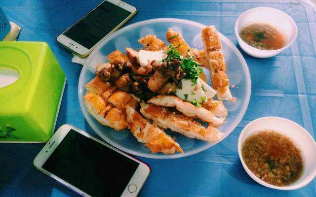 Ăn vặt Quang Linh - Bánh Mì Nướng Lạng Sơn
