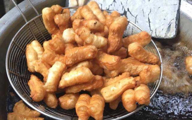 Ăn vặt Quẩy Đùi Gà