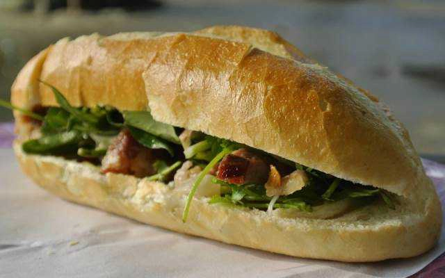Ăn vặt Quốc Đạt - Bánh Mì Heo Quay