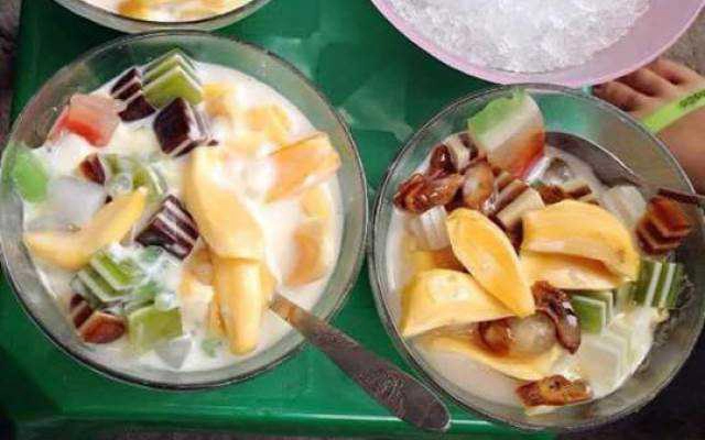 Ăn vặt Sinh Tố & Chè Các Loại - Lò Đúc