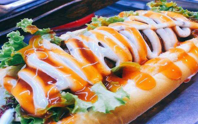 Ăn vặt SOT - Bánh Mì Hotdog