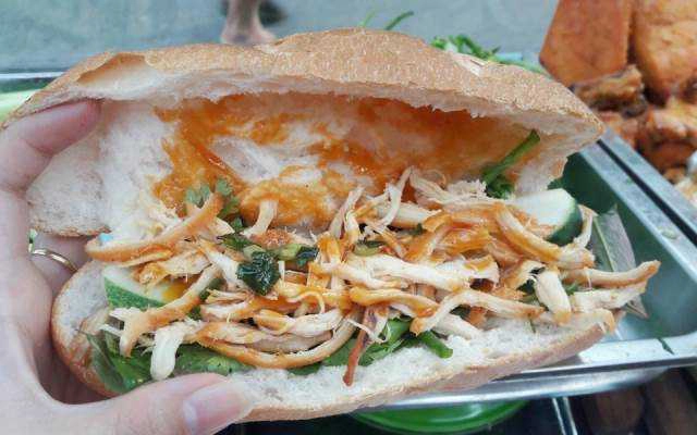 Ăn vặt Tasty - Bánh Mì Gà Xé