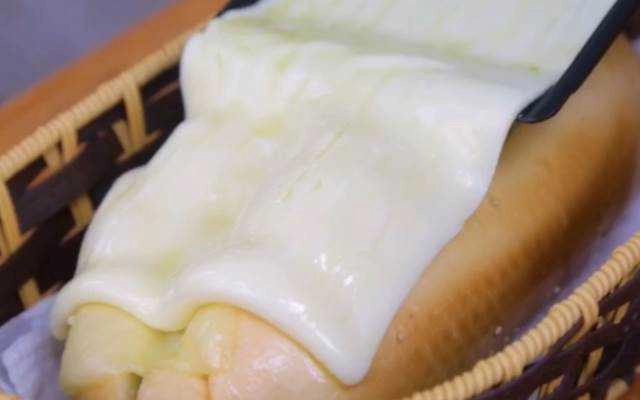 Ăn vặt Tasty Toasty - Bánh Mì Đắp Chăn