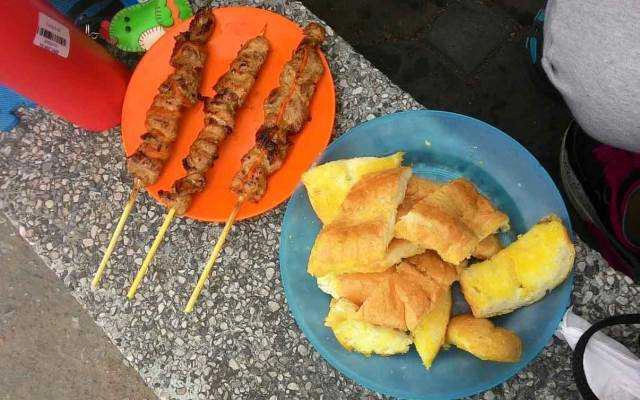 Ăn vặt Thịt Xiên Nướng & Bánh Mì Bơ - Hồ Đắc Di