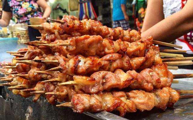 Ăn vặt Thịt Xiên Nướng - Chợ Ngọc Hà