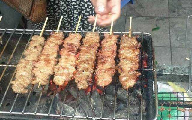 Ăn vặt Thịt Xiên Nướng - Tạ Hiện