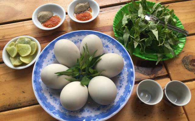 Ăn vặt Trứng Lộn - Trần Cao Vân