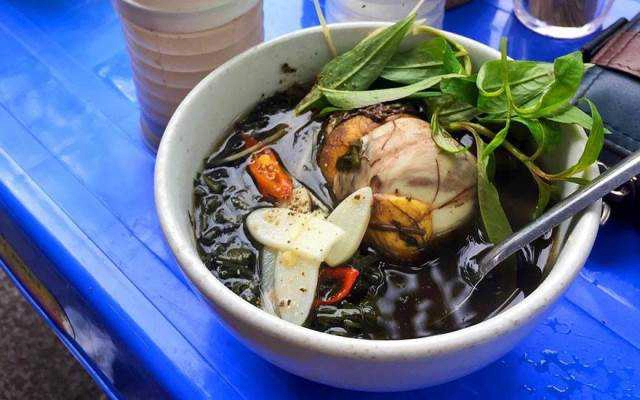 Ăn vặt Trứng Vịt Lộn Ngải Cứu - Chợ Hà Đông
