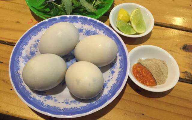 Ăn vặt Trứng Vịt Lộn - Nguyễn Sinh Cung