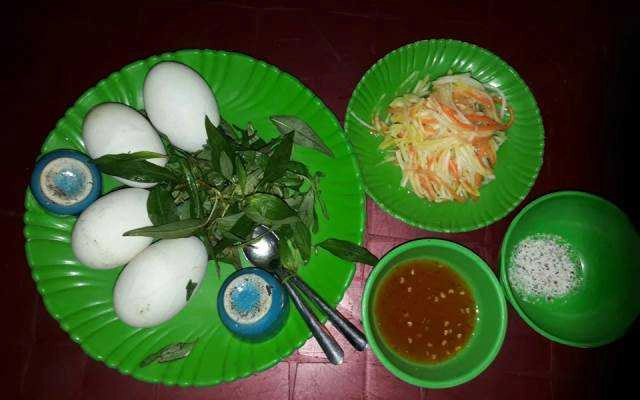 Ăn vặt Trứng Vịt Lộn - Tăng Bạt Hổ