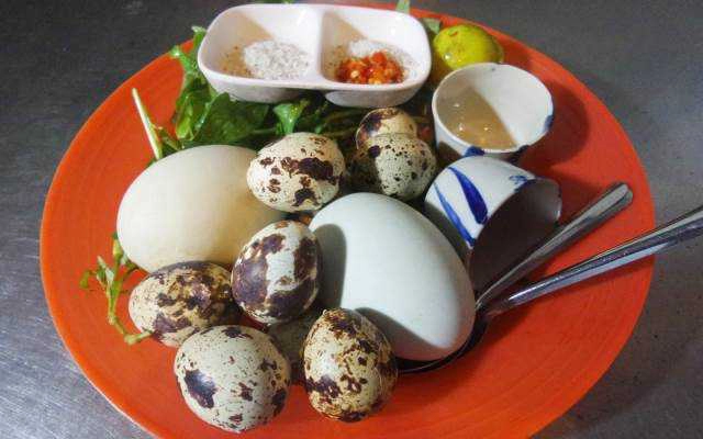 Ăn vặt Trứng Vịt Lộn - Trứng Cút Lộn