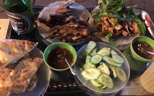 Ăn vặt Trường Hiếu  - Chân & Cánh Gà Nướng