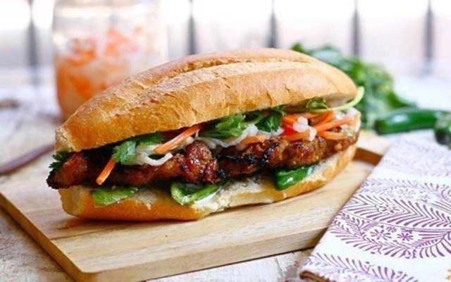 Ăn vặt Uyên - Bánh Mì Thịt Nướng