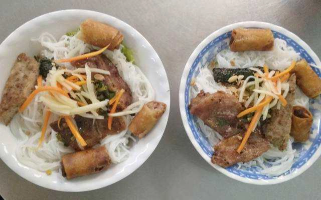 Ăn vặt Văn Lang - Bánh Mì, Bánh Ướt & Bún Thịt Nướng