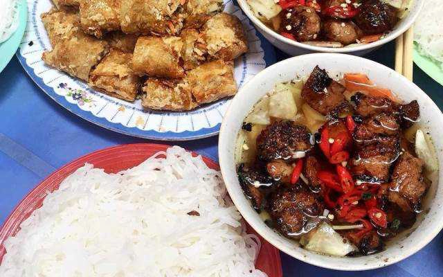 Ăn vặt Vân Quyết - Bún Chả & Bún Riêu