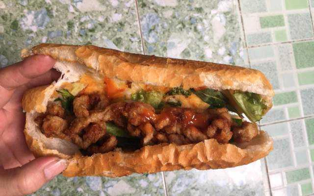 Ăn vặt Xe Bánh Mì Sáu Lắm