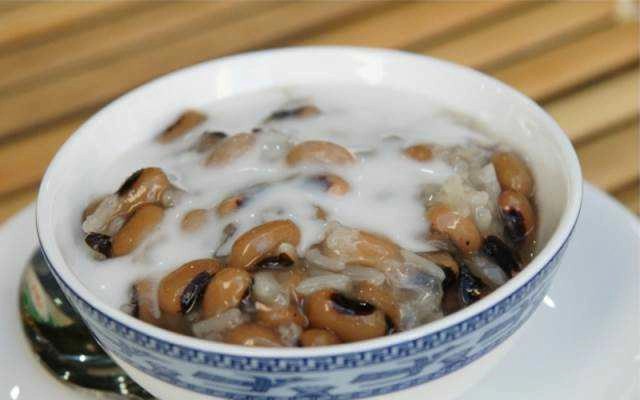 Ăn vặt Xe Chè Đậu Bà Hai