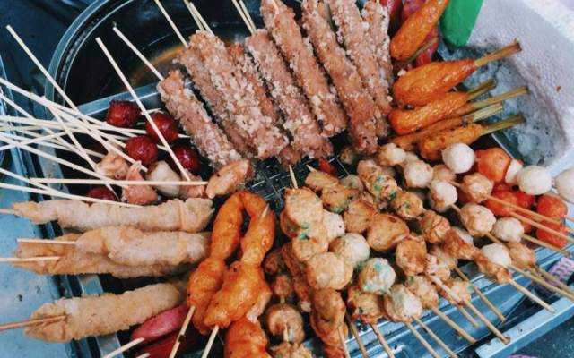 Ăn vặt Xiên Que Các Loại - Hoàng Đạo Thành
