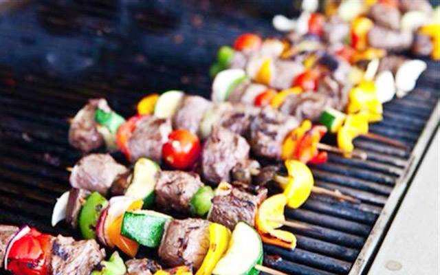 Ăn vặt Xiên Que Vỉa Hè - Trần Văn Ơn